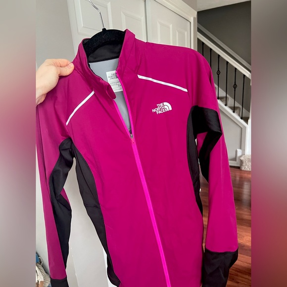 North face Limited Edition women’s jacket magenta black zip up flash dry NWT - Picture 5 of 16